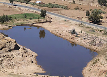 dws-grp-metameta-roads-water-borrow-pit-ethiopia-350px