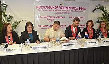 dws-hcc-malabon-slums-mou-signing-350px