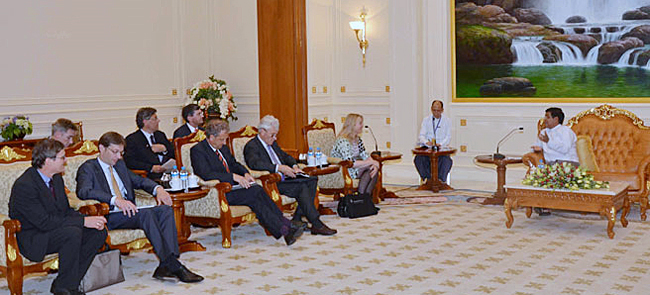 dws-schultz-myanmar-meeting-u-nyan-tun-600px