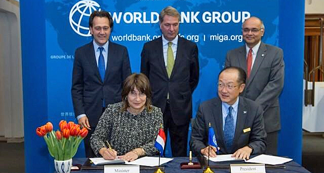 dws-worldbank-mou-ploumen-yong-kim2-640px